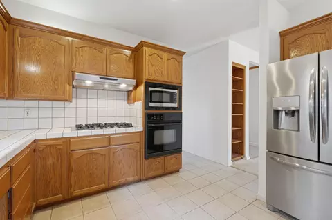 Kitchen - 2731 E Feemster Ave, Visalia, CA 93292 photo 3 of 4