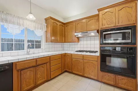 Kitchen - 2731 E Feemster Ave, Visalia, CA 93292 photo 2 of 4