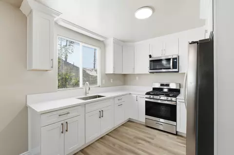 Kitchen - 520 E Yale Ave, Dinuba, CA 93618 photo 2 of 5