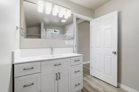 Bath - 520 E Yale Ave, Dinuba, CA 93618 photo 5 of 5