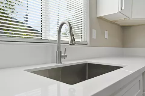 Kitchen - 520 E Yale Ave, Dinuba, CA 93618 photo 4 of 5