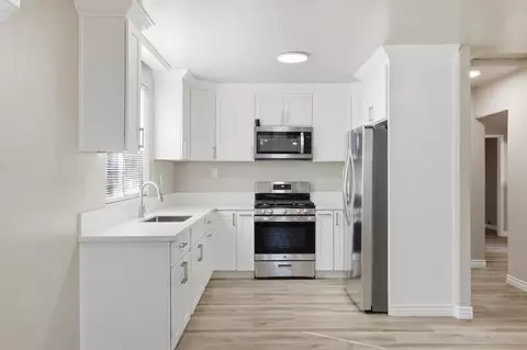 Kitchen - 520 E Yale Ave, Dinuba, CA 93618 photo 1 of 5