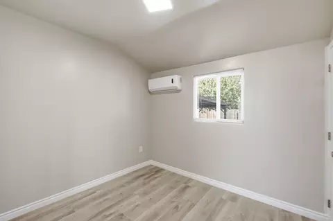 Bedroom - 520 E Yale Ave, Dinuba, CA 93618 photo 2 of 4