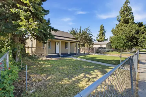 Exterior - 520 E Yale Ave, Dinuba, CA 93618 photo 3 of 9