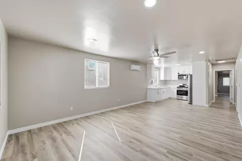 Living - 520 E Yale Ave, Dinuba, CA 93618 photo 1 of 5