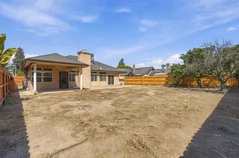Exterior - 2139 E Kaweah Ct, Visalia, CA 93292 photo 6 of 7