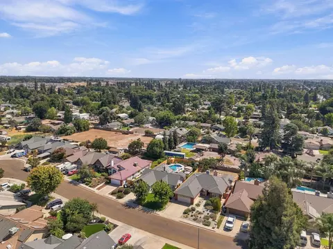 View/Area - 2139 E Kaweah Ct, Visalia, CA 93292 photo 1 of 2