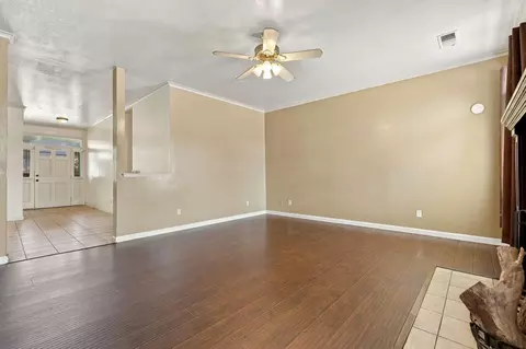 Living - 2139 E Kaweah Ct, Visalia, CA 93292 photo 11 of 13