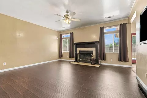 Living - 2139 E Kaweah Ct, Visalia, CA 93292 photo 8 of 13