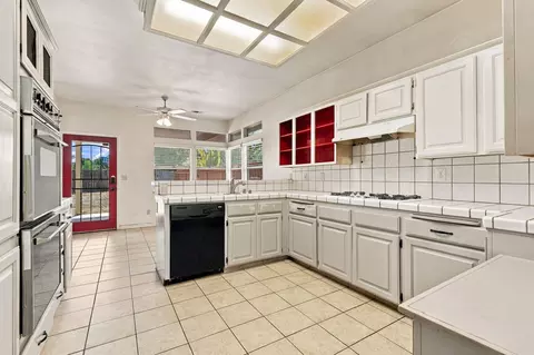 Kitchen - 2139 E Kaweah Ct, Visalia, CA 93292 photo 1 of 4
