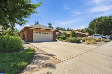 Exterior - 2139 E Kaweah Ct, Visalia, CA 93292 photo 2 of 7