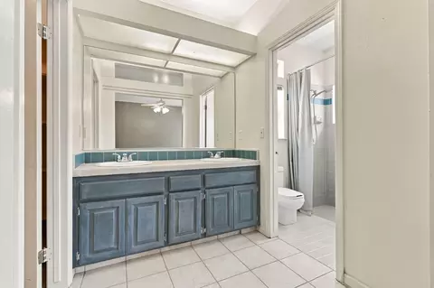 Bath - 2139 E Kaweah Ct, Visalia, CA 93292 photo 2 of 3