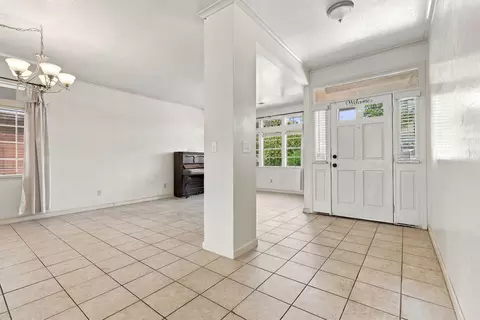 Entry Way - 2139 E Kaweah Ct, Visalia, CA 93292 photo 1 of 2