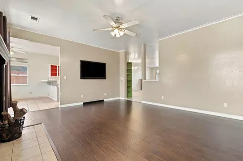 Living - 2139 E Kaweah Ct, Visalia, CA 93292 photo 10 of 13