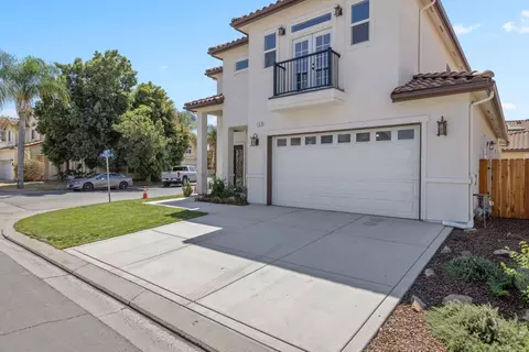 Exterior - 169 Lake Dr, Lemoore, CA 93245 photo 3 of 7