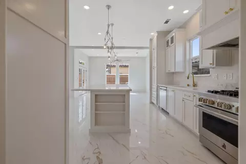 Entry Way - 169 Lake Dr, Lemoore, CA 93245 photo 4 of 13