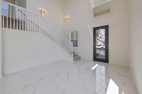 Entry Way - 169 Lake Dr, Lemoore, CA 93245 photo 2 of 13