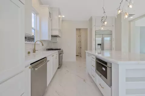 Kitchen - 169 Lake Dr, Lemoore, CA 93245 photo 2 of 5