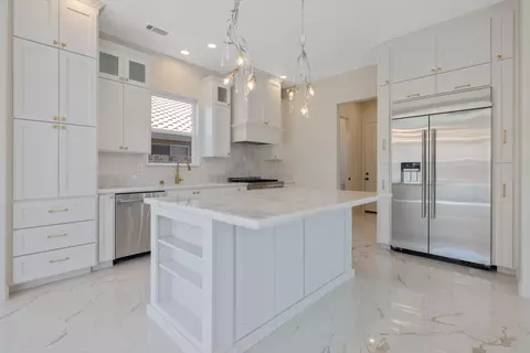 Kitchen - 169 Lake Dr, Lemoore, CA 93245 photo 1 of 5