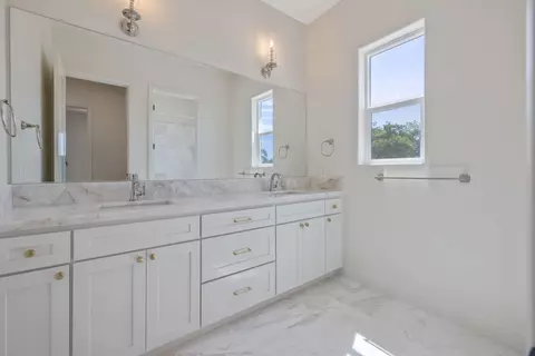 Bath - 169 Lake Dr, Lemoore, CA 93245 photo 3 of 4