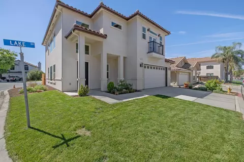 Exterior - 169 Lake Dr, Lemoore, CA 93245 photo 2 of 7