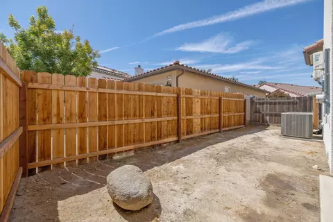 Exterior - 169 Lake Dr, Lemoore, CA 93245 photo 6 of 7