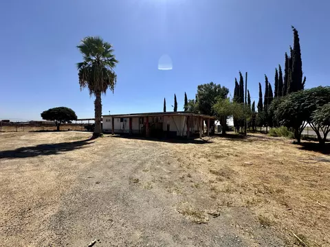 Exterior - 1748 Schott Rd, Earlimart, CA 93219 photo 4 of 11