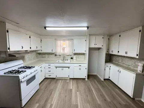 Kitchen - 1748 Schott Rd, Earlimart, CA 93219 photo 1 of 5