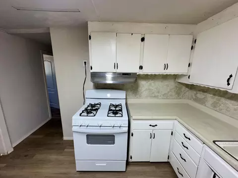 Kitchen - 1748 Schott Rd, Earlimart, CA 93219 photo 3 of 5