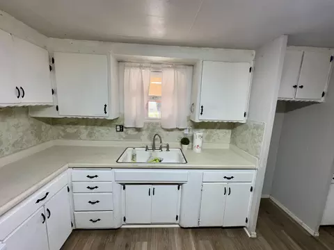 Kitchen - 1748 Schott Rd, Earlimart, CA 93219 photo 4 of 5