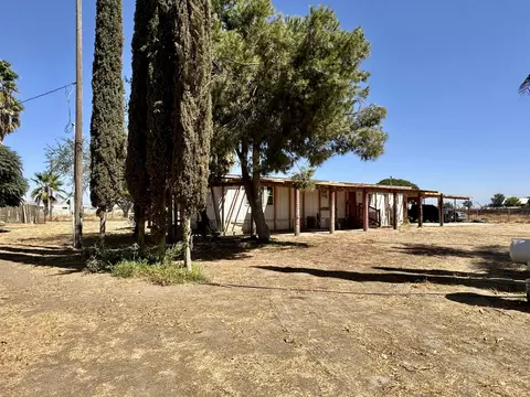 Exterior - 1748 Schott Rd, Earlimart, CA 93219 photo 5 of 11