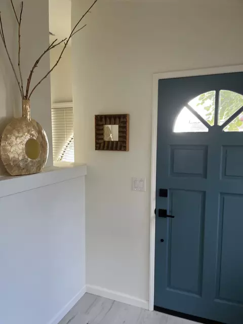 Entry Way - 1402 E Vassar Dr, Visalia, CA 93292 photo 1 of 2