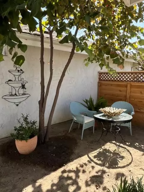 Exterior - 1402 E Vassar Dr, Visalia, CA 93292 photo 2 of 4