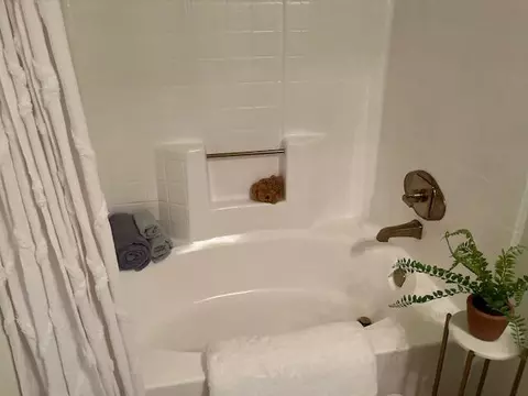 Bath - 1402 E Vassar Dr, Visalia, CA 93292 photo 5 of 6