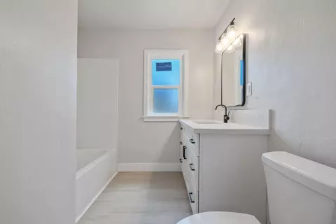 Bath - 501 E Stanislaus St, Avenal, CA 93204 photo 1 of 2