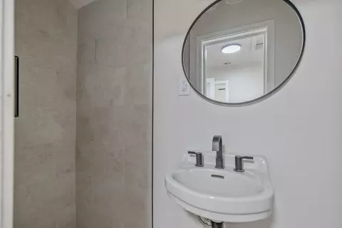 Bath - 501 E Stanislaus St, Avenal, CA 93204 photo 2 of 2