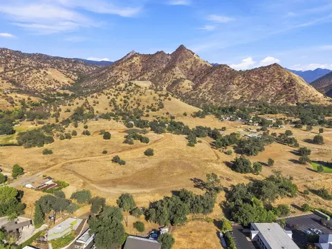 Sierra Drive, Three Rivers, CA 93271 photo 11