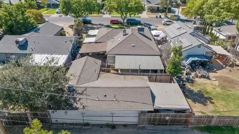 View/Area - 329 E Fedora Ave, Fresno, CA 93704 photo 2 of 9