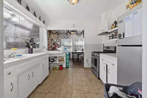 Kitchen - 329 E Fedora Ave, Fresno, CA 93704 photo 4 of 9