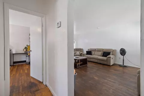 Entry Way - 329 E Fedora Ave, Fresno, CA 93704 photo 3 of 6