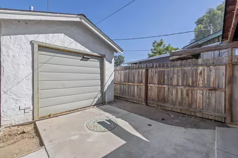 Exterior - 329 E Fedora Ave, Fresno, CA 93704 photo 6 of 14