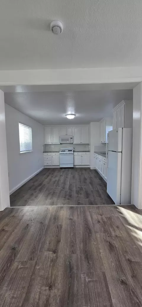 Kitchen - 329 E Fedora Ave, Fresno, CA 93704 photo 5 of 9