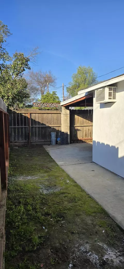 Exterior - 329 E Fedora Ave, Fresno, CA 93704 photo 12 of 14