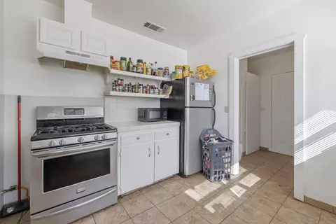 Kitchen - 329 E Fedora Ave, Fresno, CA 93704 photo 3 of 9