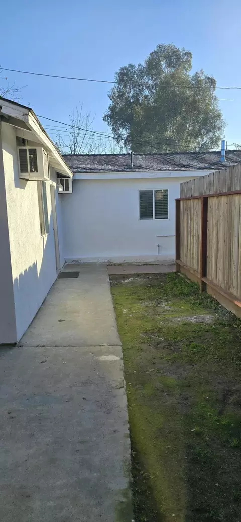 Exterior - 329 E Fedora Ave, Fresno, CA 93704 photo 13 of 14
