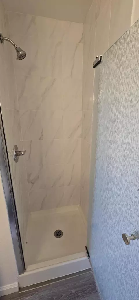 Bath - 329 E Fedora Ave, Fresno, CA 93704 photo 5 of 5