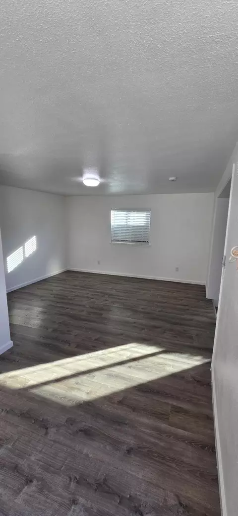 Living - 329 E Fedora Ave, Fresno, CA 93704 photo 2 of 5