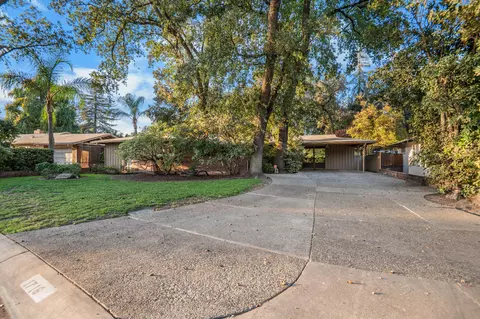 1716 W Meadow Ave, Visalia, CA 93277
