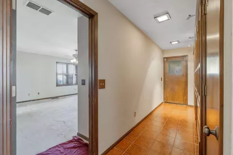 Entry Way - 20090 Avenue 264, Exeter, CA 93221 photo 5 of 12