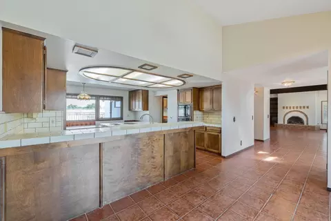 Kitchen - 20090 Avenue 264, Exeter, CA 93221 photo 1 of 5